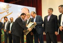 گزارش تصویری از اهداء جوایز  در همایش تجلیل از پرفسور علی اکبر جلالی چهره ماندگار شهرستان شاهرود 
